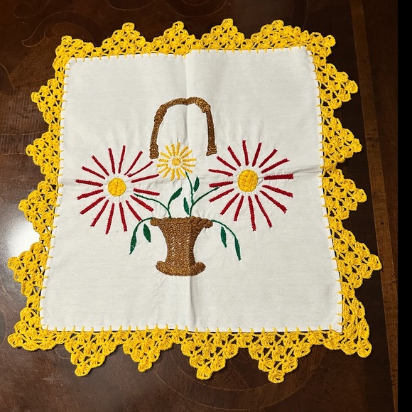 NEW Hand Made Embroidered Mexican Servilleta - Picture 1 of 9